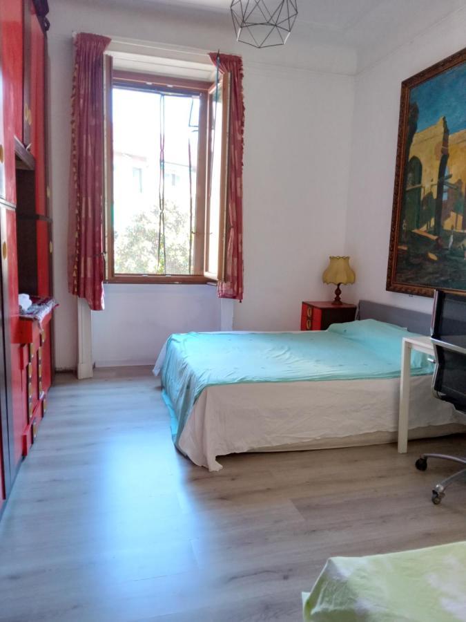 A Room In A Beautiful Apartment In The City Center Milano Exteriör bild